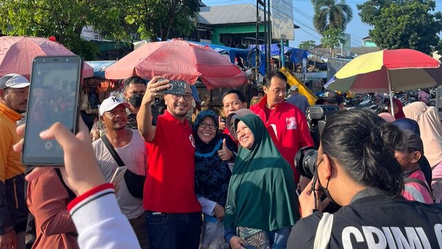 Pengunjung Kafe Dan Pedagang Pasar Pagi Heboh Saat Didatangi Vokalis Nidji