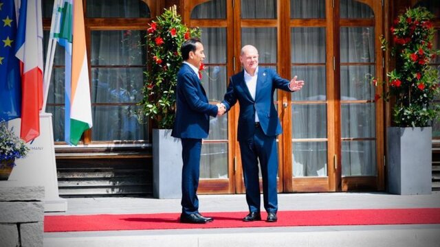 Hadiri KTT G7, Presiden Jokowi Disambut Kanselir Jerman