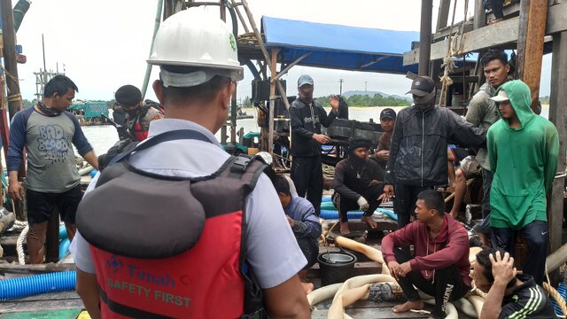 Kurangi Kerugian Negara, Timgab Tertibkan Puluhan PIP Di Laut Muara Tengkorak