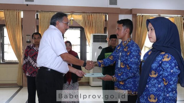 Pj. Gubernur Babel Serahkan SK IPDN 2021/2022