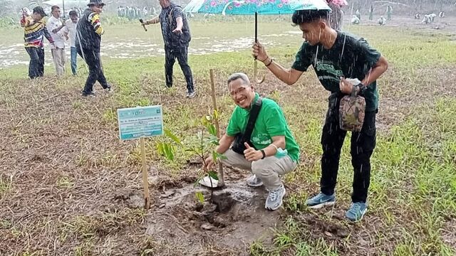 Bambang Dwi Hartono Tuntaskan Aksi Ke 6 Parade Penghijauan Di Tempilang