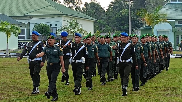Prajurit Korem 045/Garuda Jaya Latihan Defile