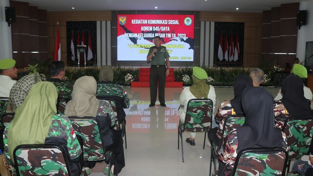 Korem 045/Gaya Adakan Komsos Dengan Keluarga Besar TNI