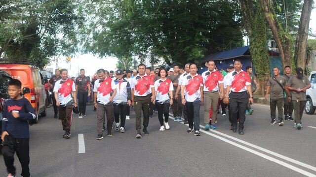 Jalan Santai Meriahkan HUT Ke-13 Korem 045/Garuda Jaya