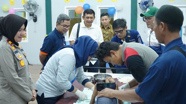 Keseruan Khitanan Massal Bulan Bakti PT Timah di Desa Bukit Layang