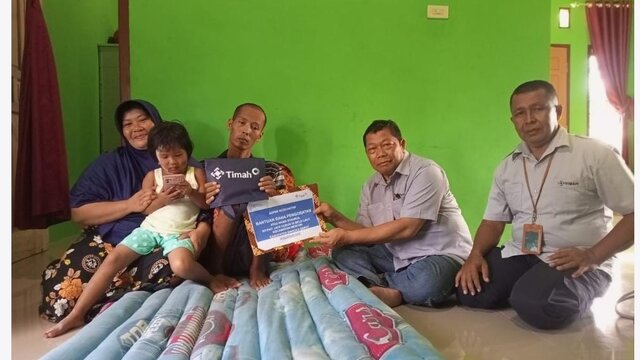 Dua Warga Bangka Barat Terima Bantuan Biaya Pengobatan dari PT Timah