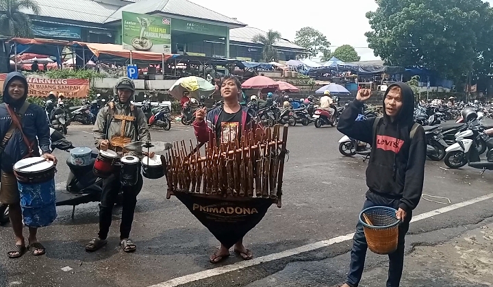 Pengamen Angklung