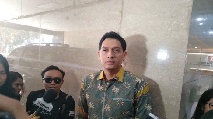 Artis Lucky Hakim