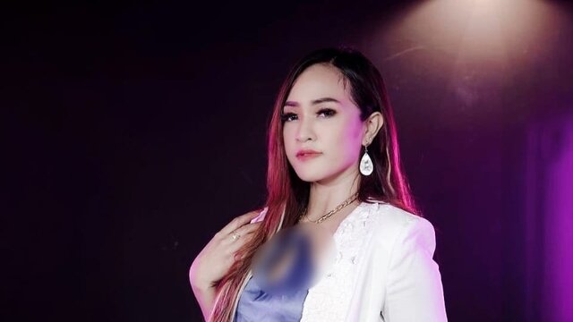 Joel Bahar Arahkan Stefanny DP Fokus Nyanyi Ketibang Model