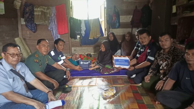 PT Timah Tbk Bantu Biaya Pengobatan Penderita Kanker KGB Warga Desa Air Bulin