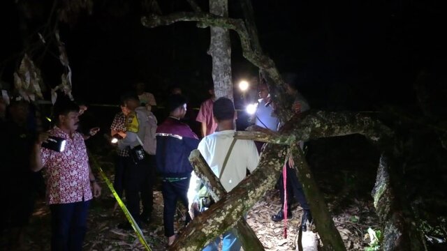 Seorang Wanita Ditemukan Tewas Gantung Diri di Pohon Kuini