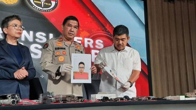 Terafiliasi Dengan ISIS, Polri Tahan Terduga Teroris dan Sita 16 Pucuk Senjata