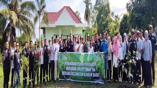Kurangi Polusi dan Hijaukan Kawasan, PT Timah Tbk Tanam 180 Pohon Tanaman Produktif