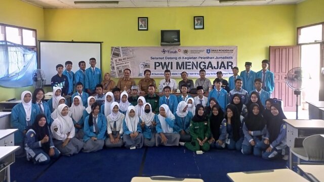 Kolaborasi dengan PWI Babar, PT Timah Tbk Sampaikan Inovasi Sosial ke Pelajar
