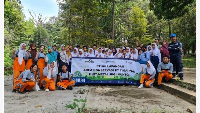 Kader Adiwiyata Babar Kunjungi Hutan Kota Unit Metalurgi Mentok PT Timah Tbk 