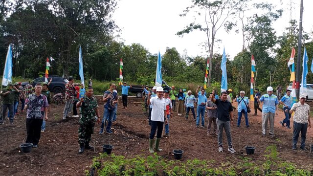 Mewujudkan Green Energy, PT Maharaksa Biru Energi, Tbk  Tanam Pohon Ketahanan Energi