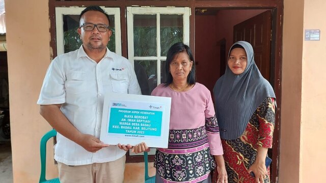 PT Timah Tbk Bantu Biaya Pengobatan Dua Warga Belitung