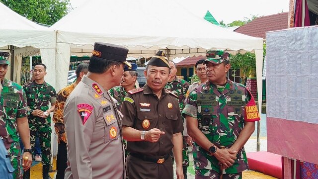 Danrem 045/Gaya Bersama Forkopimda Tinjau TPS Pemilu Serentak Tahun 2024