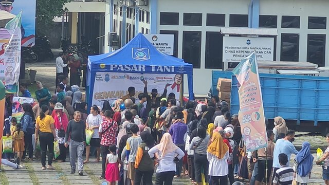 Operasi Pasar di Kelurahan Temberan, 2 Ton Beras Terjual Kurang Dari Dua Jam