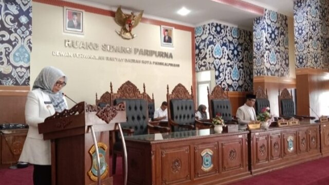 Pj Walikota Pangkalpinang Berikan Tanggapan Pemandangan Umum Fraksi Terhadap 3 Raperda