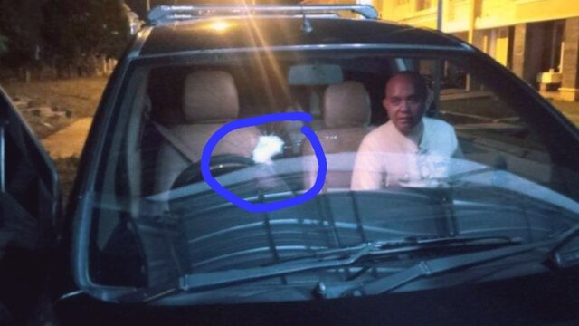 Kaca Depan Mobil Mantan Walikota Pangkalpinang Dilempari Batu oleh OTD