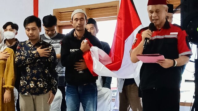 Mantan Kadiv Humas Polri Ini Mengubah Eks Anggota NII Menjadi Pembela NKRI