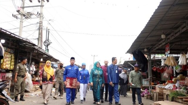 Pj Walikota Pangkalpinang Sidak Pasar, Jelang Lebaran Stok Aman