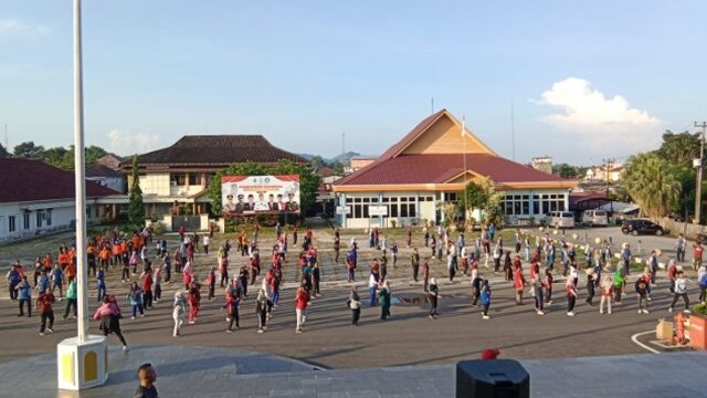 Pj Wali Kota Pangkalpinang Ikuti Senam Kebugaran Jasmani Bersama ASN Dan PHL