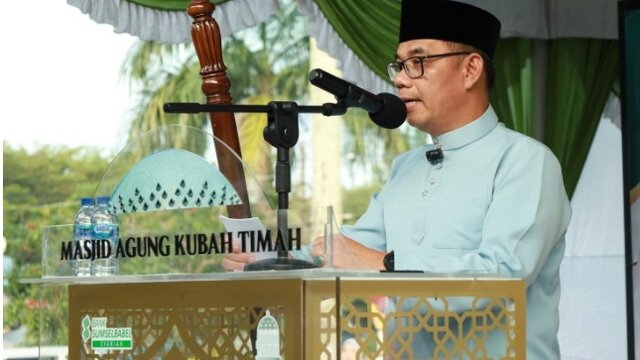 Shalat Idul Adha Di Masjid Agung Qubah Timah, Sekda Pangkalpinang Ajak Tingkatkan Iman dan Taqwa