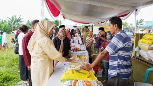 Jaga Stabilitas Perekonomian, Pemkot Pangkalpinang Gelar Operasi Pasar di Kelurahan Tua Tunu Indah