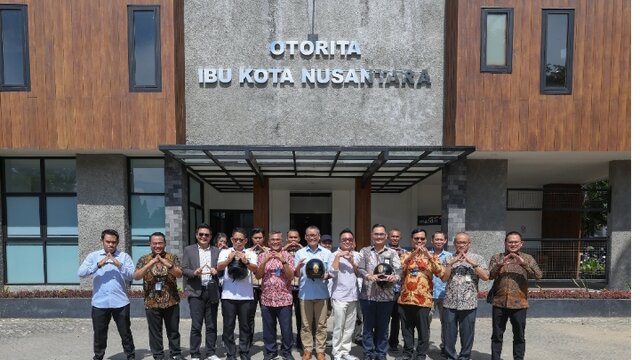 Otorita IKN Terima 3000 Helm Berlogo Nusantara Dari Sponsor