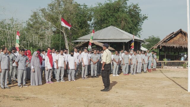 Serunya Upacara HUT Kemerdekaan RI di Kebun Atok Kulop