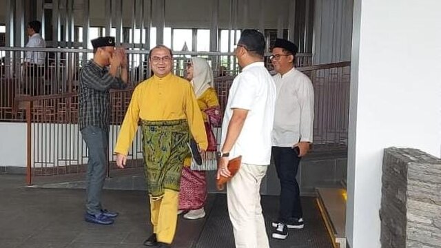 Berbusana Adat Melayu, Erzaldi Rosman Berangkat Ke Beltim Temui Pasangan Pengantin Politiknya
