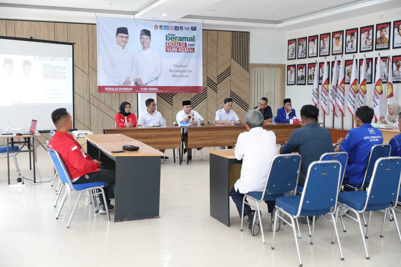 Erzaldi Rosman-Yuri Kemal Daftar ke KPU Babel Dengan Cara Unik dan Merakyat