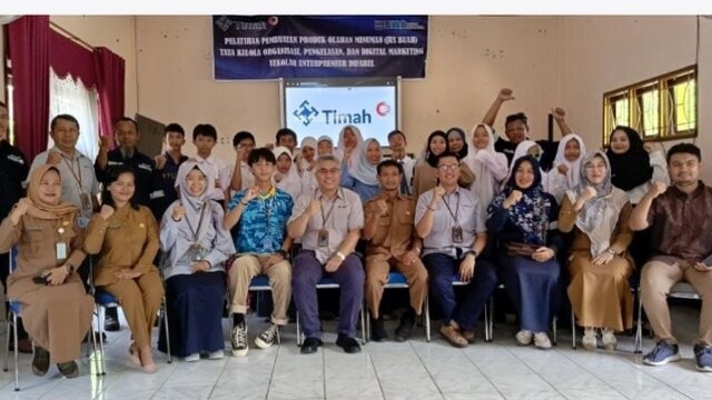 Mendorong Kemandirian Ekonomi, PT Timah Latih Siswa SLB Mentok Buat Jus Buah