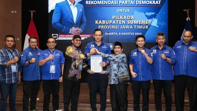 AHY Serahkan Langsung SK Rekomendasi Partai Demokrat Kepada Pasangan Calon Bupati/Wali Kota dari 10 Daerah
