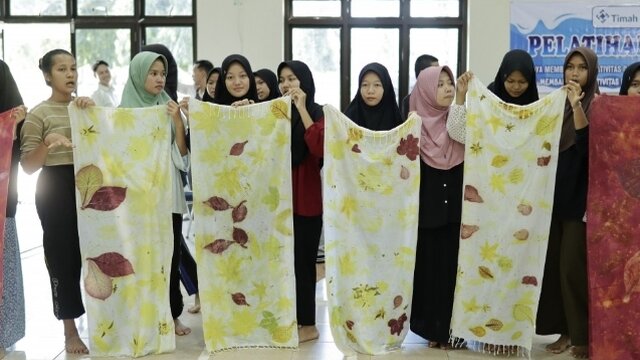 Ajak Pelajar Pemali Boarding School Tingkatkan Kreativitas yang Berwawasan Lingkungan, PT Timah Gelar Pelatihan Ecoprint