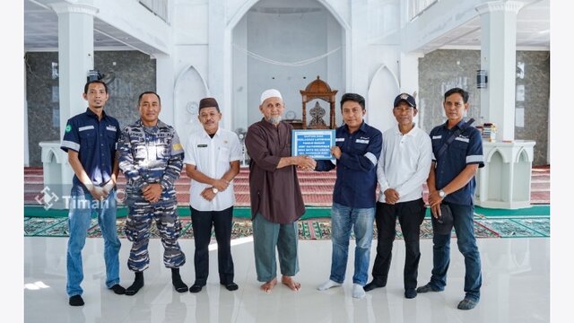 Dukung Percepatan Penyelesaian Pembangunan Masjid, PT Timah Serahkan Bantuan ke Yayasan Baiturrahman Desa Batu Belubang