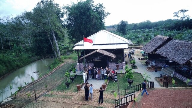 Mahasiswa Dari 5 Negara Asing Kunjungi Kebun Atok Kulop di Desa Kemuja