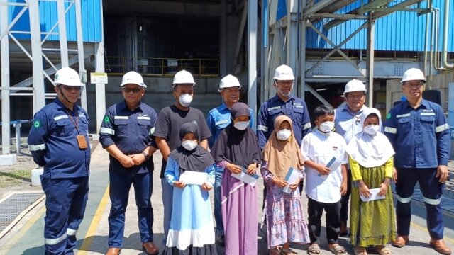 Berbagi Kebahagiaan : PT Timah Serahkan Santunan Bagi Anak Yatim dan Piatu di Bangka Barat
