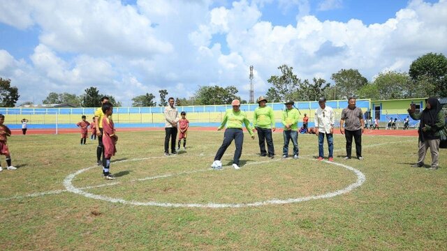 Pj Wali Kota Pangkalpinang Buka Grasroot Football Festival