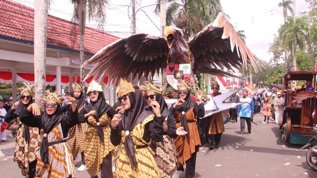 MTs Khoirul Ummah Payung Raih Juara 2 Karnaval HUT Kemerdekaan RI Tingkat Provinsi Babel
