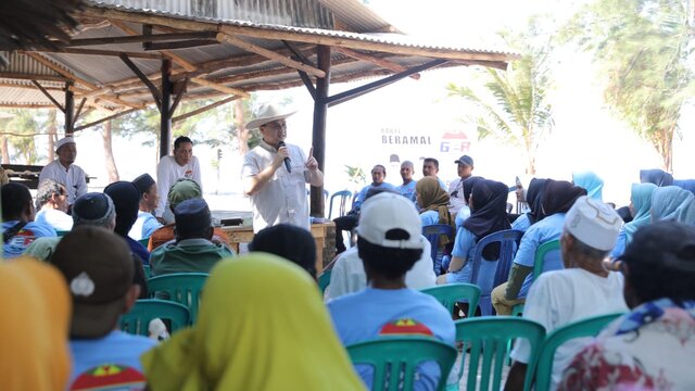 Pantai Takari Jadi Saksi Kekompakan Relawan GER Untuk Erzaldi-Yuri