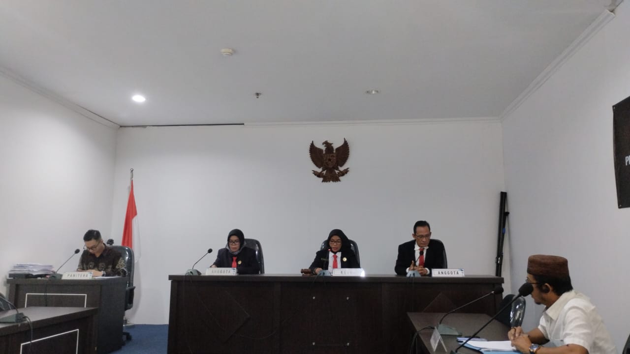 KI Babel Gelar Sidang Terbuka, Majelis Wajibkan Desa Bencah Ungkap Transaksi Lahan Bos Aon