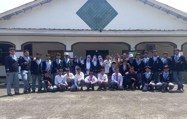 45 Pelajar Madrasah Aliyah Mentok Kunjungi Divisi Pengolahan dan Peleburan PT Timah