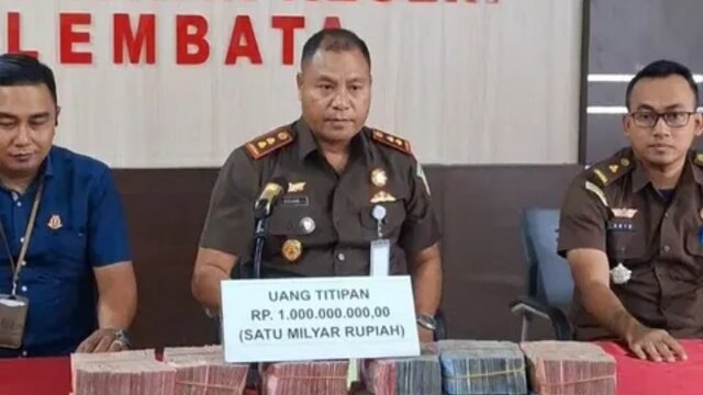 Kejari Lembata Terima Uang Titipan Kerugian Negara dari Tersangka Kasus Korupsi Senilai Rp1 Miliar