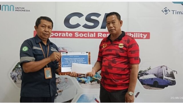 Dukung Kawasan Wisata Tanjung Pakdan, PT Timah Serahkan Bantuan Pembuatan Gapura