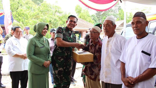 10 Warga Desa Ranggi Asam Terima Program RTLH dari Danrem 045/Gaya