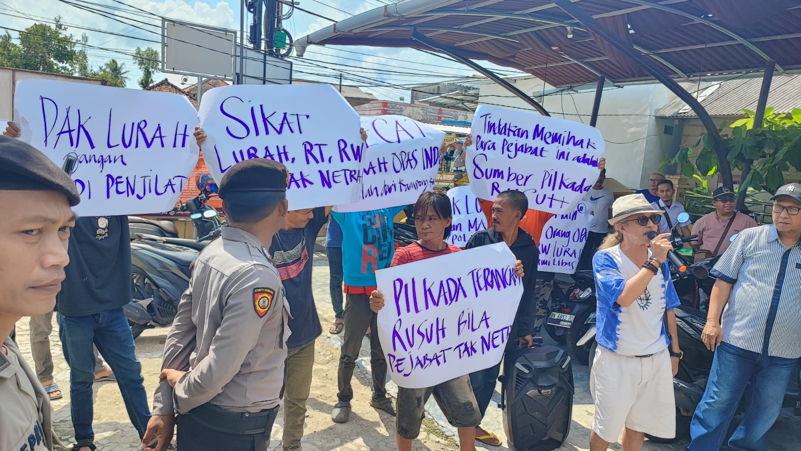 Diduga Tidak Netral : Lurah Opas Indah Kota Pangkalpinang Didemo Warga