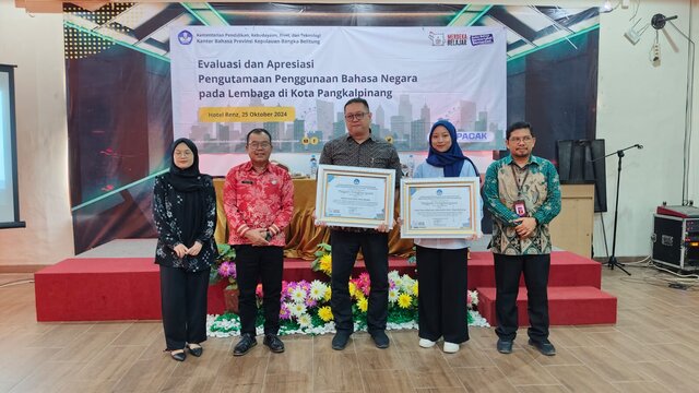 2 Lembaga di Kota Pangkalpinang Dianugerahi Penghargaan Pengutamaan Penggunaan Bahasa Negara